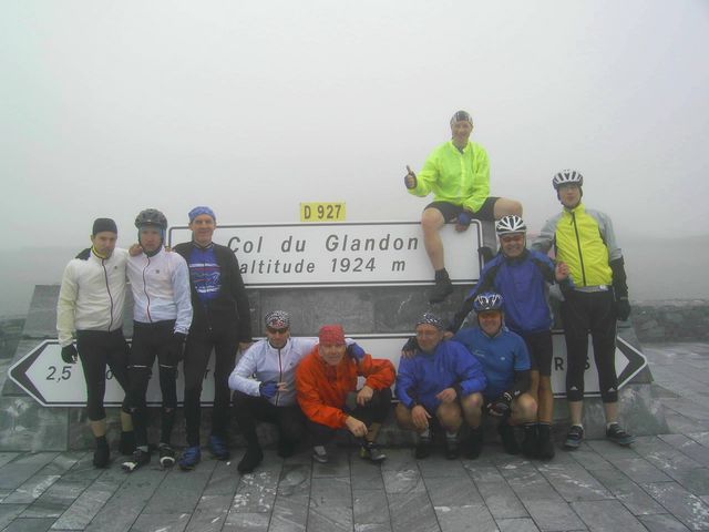10 Radler am Col du Glandon.