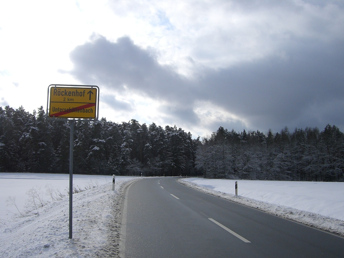 Nordostanfahrt von Unterschöllenbach: Die Anfahrt aus Unterschöllenbach beginnt.
