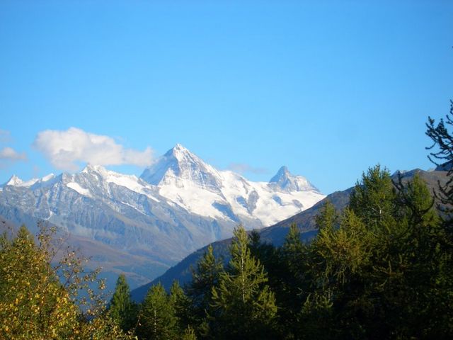 Dent Blanche und rechts der Matterhorngipfel.