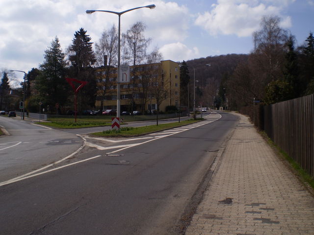 Ostanfahrt: Die Kreuzung Druseltalstraße/Konrad-Adenauer-Straße. Ab diesem Punkt heißt die Druseltalstraße "Im Druseltal":