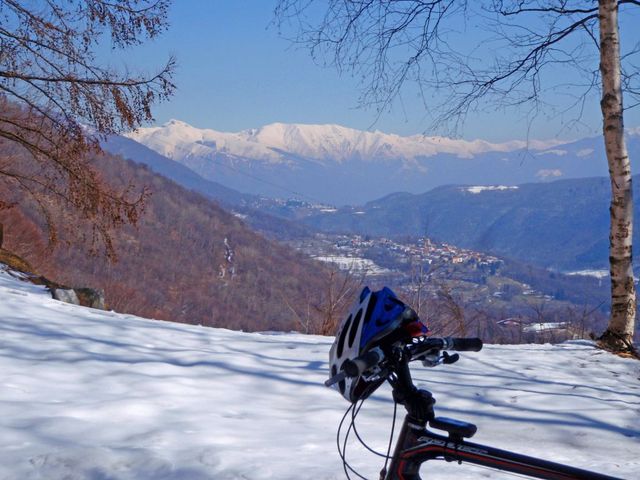 08 Sehr schöner Blick auf Berge hinter Lugano: Camoghe(2228m) und  Gazzirola(2118m).