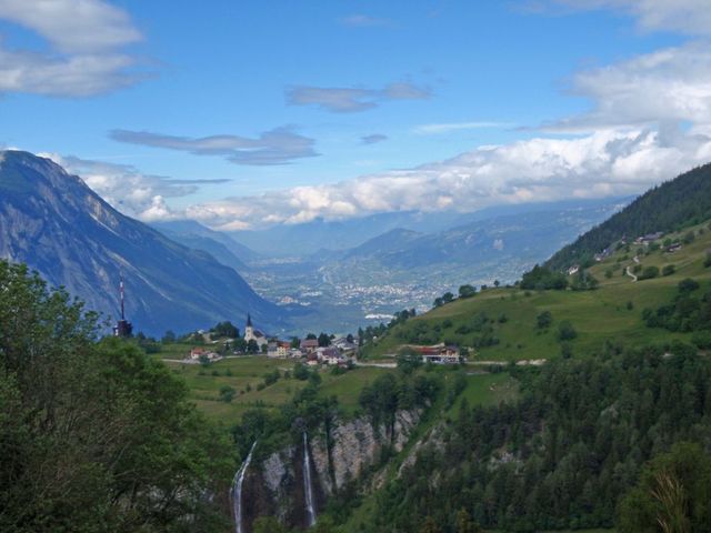 Blick auf Feschel(1280m),von rechts mündet Auffahrt zur Alpe Galm