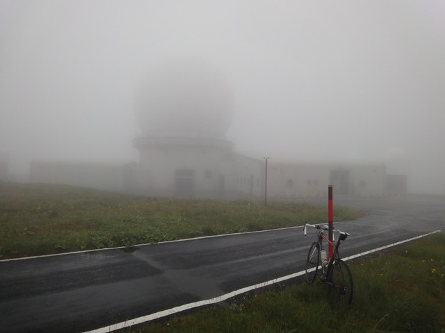 Ankunft an der Radarstation auf dem Gipfel des Great Dun Fell.