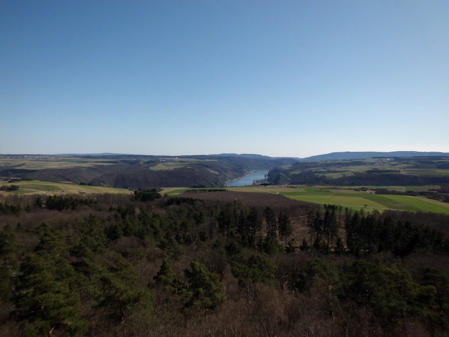 fantastisches Panorama mit dem Rhein bei St. Goar und der Loreley