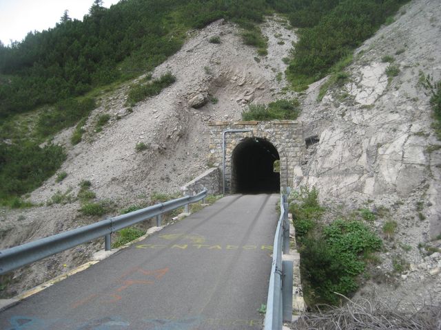 Tunnel drei...