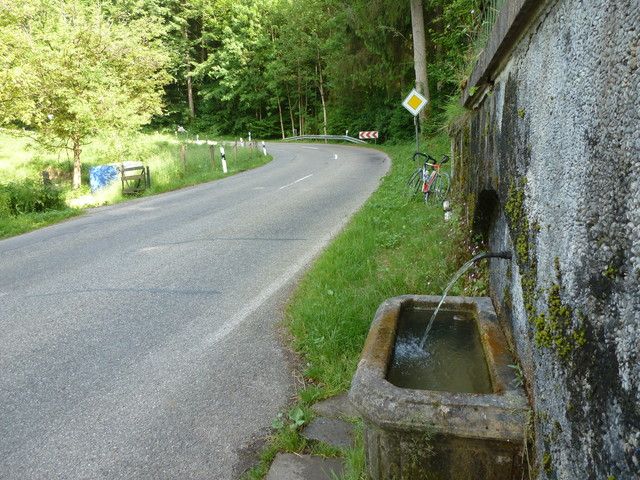 Trinkwasserbrunnen direkt nach Fahrnau