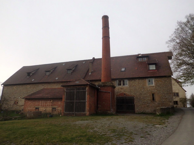 altes Fabrikgebäude im abgelegenen Halberg