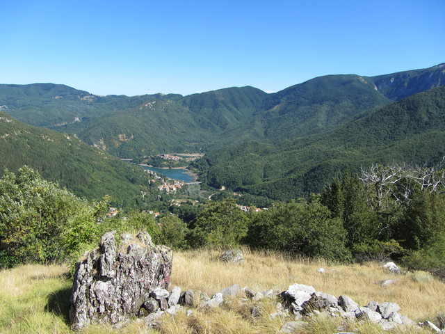 Blick auf Vagli Sotto und Lago di Vagli.