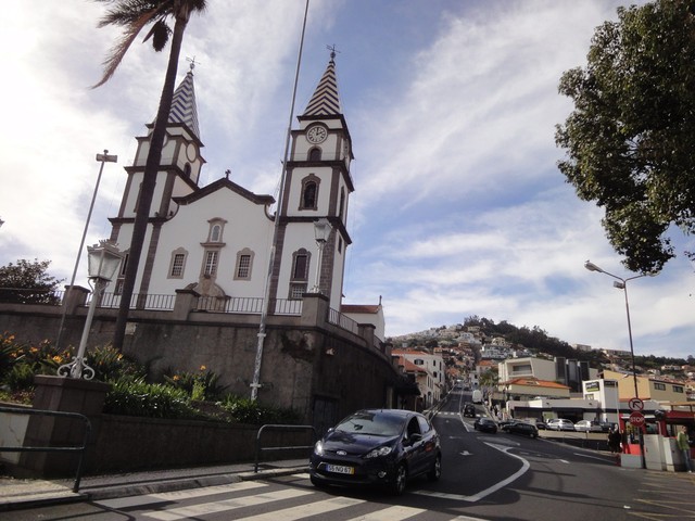 Vorbei an der Kirche von Santo Antônio.