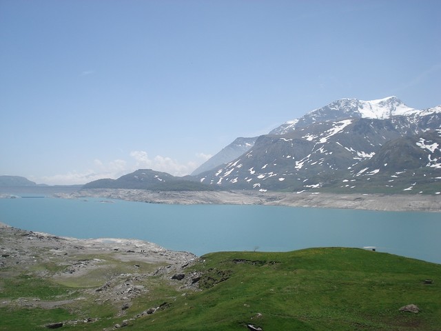 Auf der einsamen Seite des Lac du Mont Cenis.