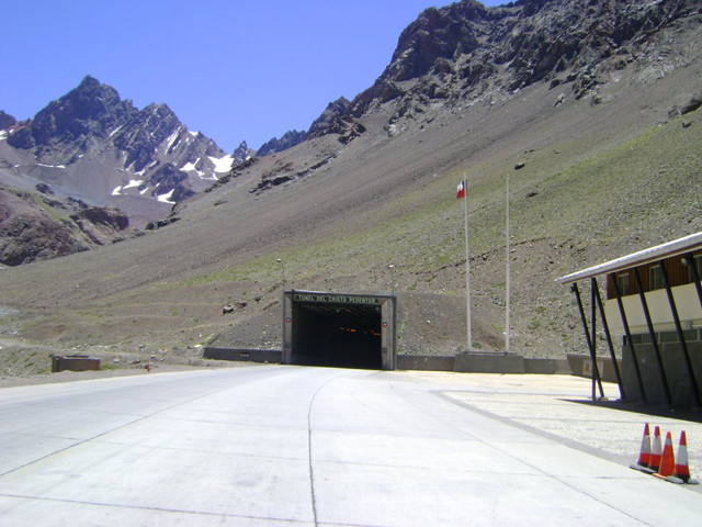 Tunnelportal Christo Redentor, 70 km, 3188 m