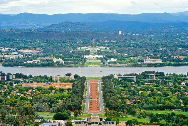 Canberra viewed from Mount Ainslie. von Jason Tong