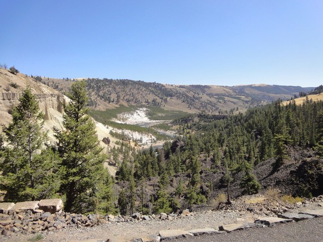 Zu Beginn der Nordauffahrt hat man linkerhand den Yellowstone River im Blick.