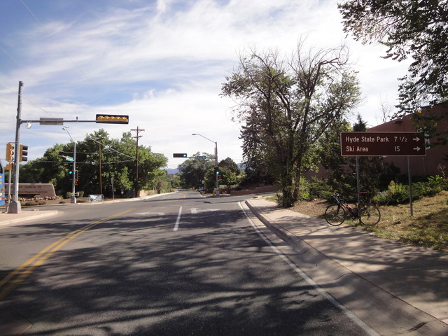 Startpunkt der Auffahrt nahe dem Stadtzentrum von Santa Fe.