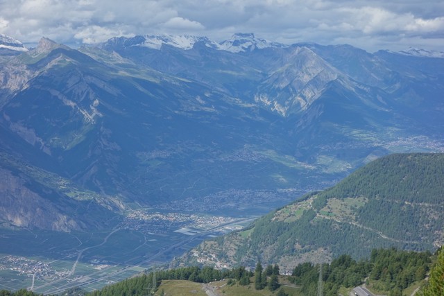 Blick vom Endpunkt über das Rhonetal auf die Berner Alpen