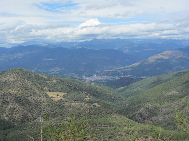 Nordanfahrt: Blick vom Mirador auf La Seu d'Urgell.