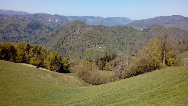 Blick von 'Panoramastraße' Richtung Westen ins Tal der Idrijca.