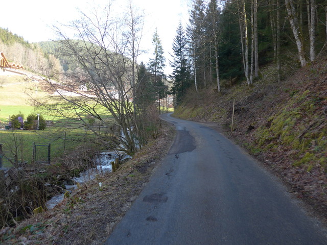 Nach Nußbach ist es nur noch eine schmale Straße