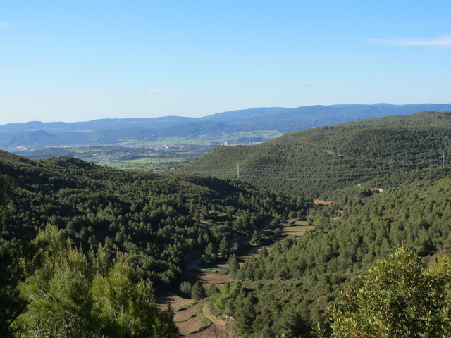 Von Igualada: Blick über die Conca d'Òdena zur mittleren Serralada Prelitoral.