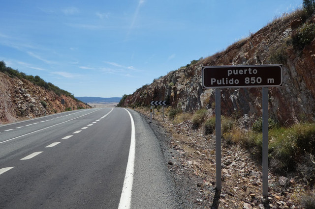 Vom Puerto Polido sieht man schon die nächste Sierra.