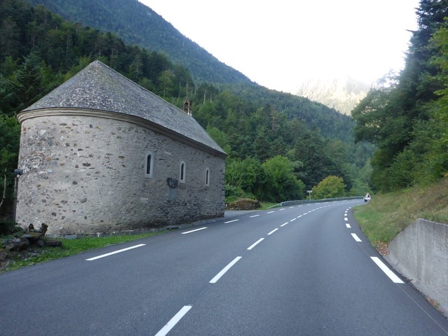 eine der kleinen Kirchen am Wegrand