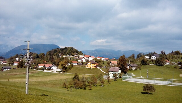 Blick auf Šebrelje, Ortsmitte.