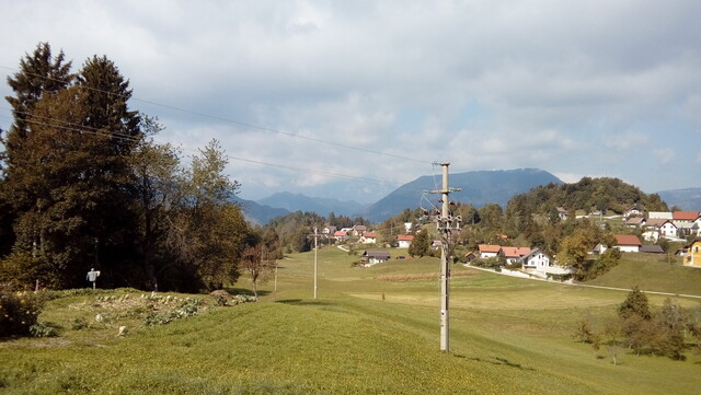 Blick auf Šebrelje, Ortsmitte.