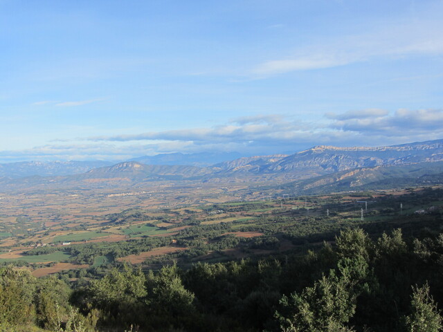 Blick von dem mirador am Paß über die Conca de Tremp.