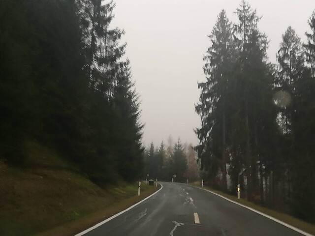 Auffahrt bei typischem Frankenwald-Wetter.