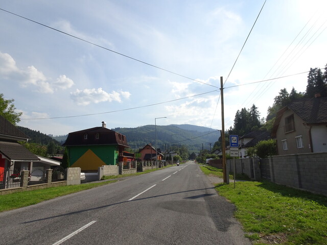 In der Nordauffahrt in Novoveská Huta nach gut 5 km.