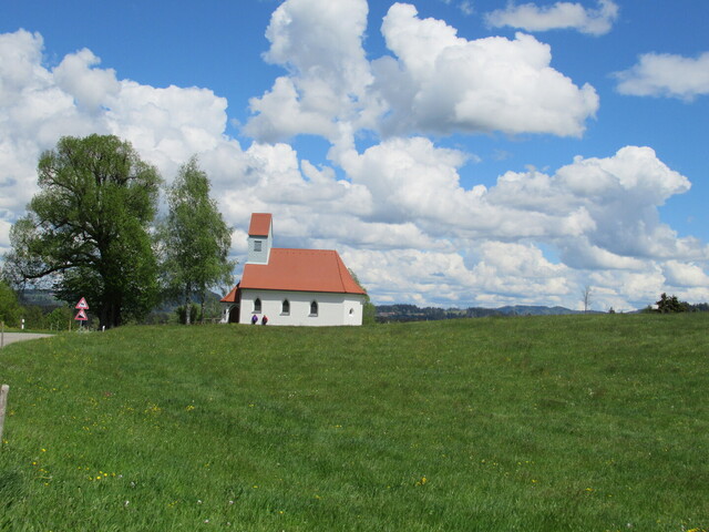 Kapelle Heimhofen, rechts hiinten Adelegg