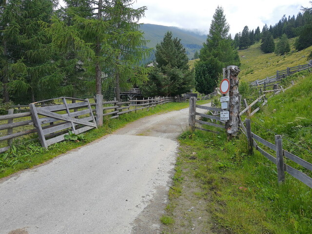 Ende der Auffahrt an der Kramerhütte.