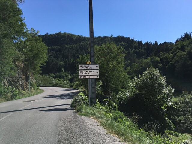 Col de Montreynaud (N) Unspektakuläre, relativ breite Straße (IMG 6106).