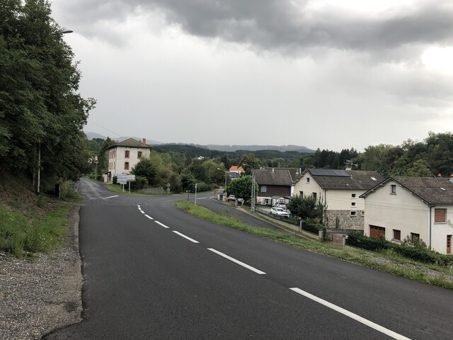 Col des Pradeaux (W) Startpunkt der Westauffahrt am Ortsausgang von Ambert (IMG 1415).