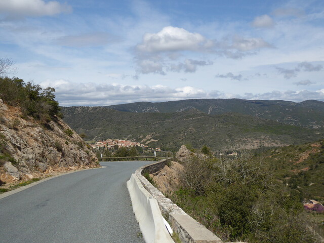 Nordseite Rückblick auf Cucugnan.