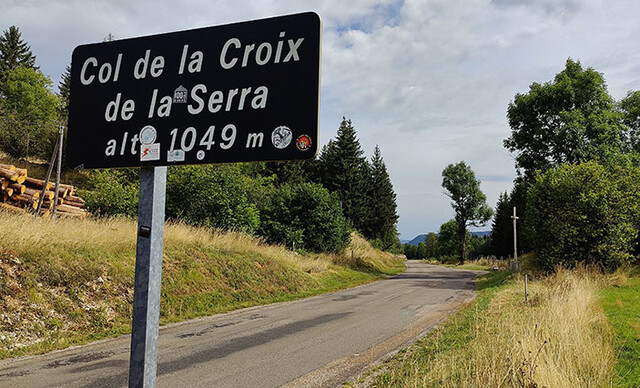Das Passschild am Col de la Croix de la Serra.