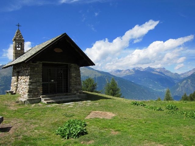 Kapelle hoch über dem Valtellina.