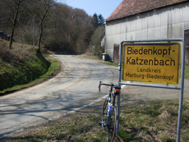 Ortsschild Katzenbach.