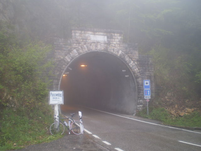 Vor dem Tunnel.