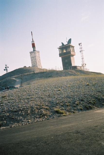 Die Observatorientürme auf dem Mont Ventoux.