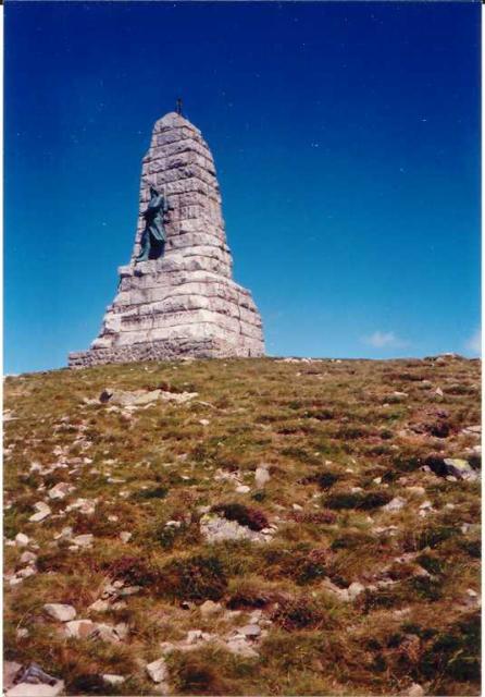 Das Gipfeldenkmal am Pass des Col de laCroix St-RobertPravehard Louis