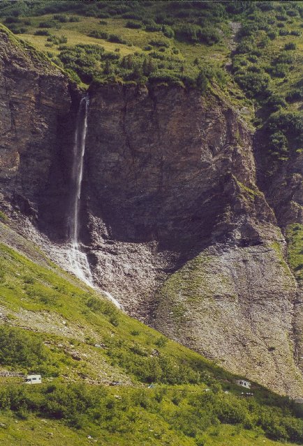 Der Wasserfall auf dem letzten Teilstück zum Roselend nach dem SeeSommertour 2000