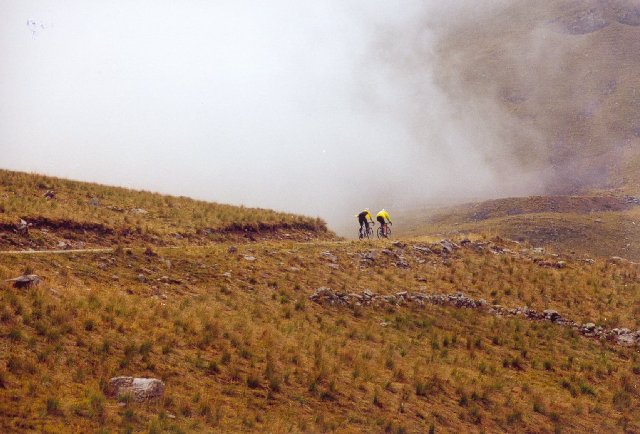 Tobi und Till stoßen in die Nebelwand am Cime de la BonetteSommertour 2000