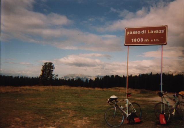 Die Räder ruhen sich aus am Passo di LavazeItalien 1999