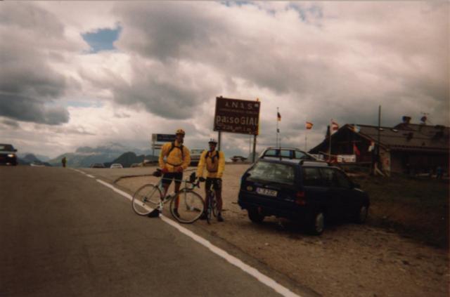 Am Passscild des Passo di GiauItalien 1999