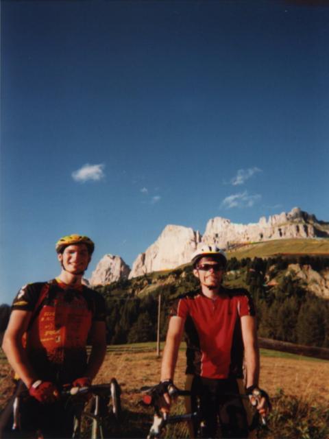 Jan und Tobi vor den Zinnen des KarerpassesItalien 1999