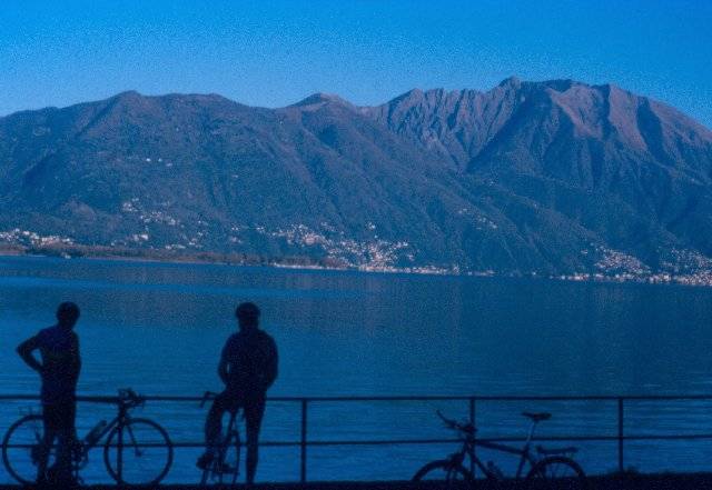 Der nördliche Ausgangspunkt liegt am Ufer des Lago Maggiore.