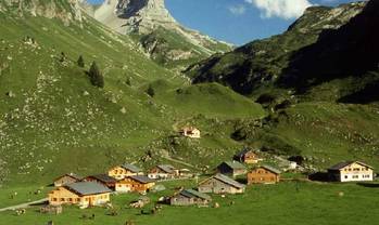 Die romantisch gelegene Laguz-Alpe
