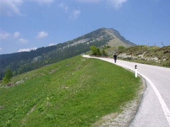 Kurz vor der Passhöhe am Monte Tremalzo wird es nochmal steil