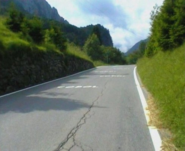 Im unteren Teil der Ostanfahrt von Dezzo di Scalve.